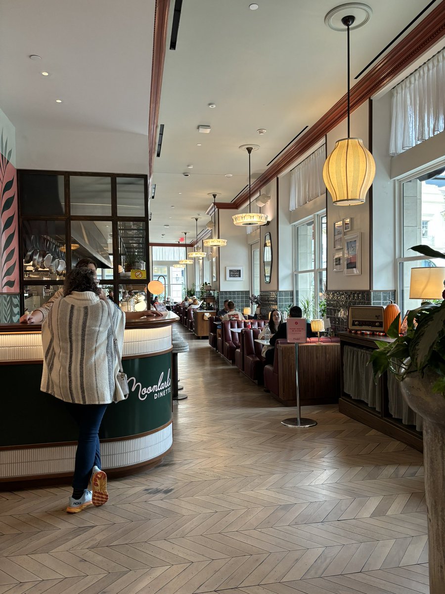 bmoon_07's tweet photo. the hoxton in LA🏨 https://t.co/VBtSUUdWZs
