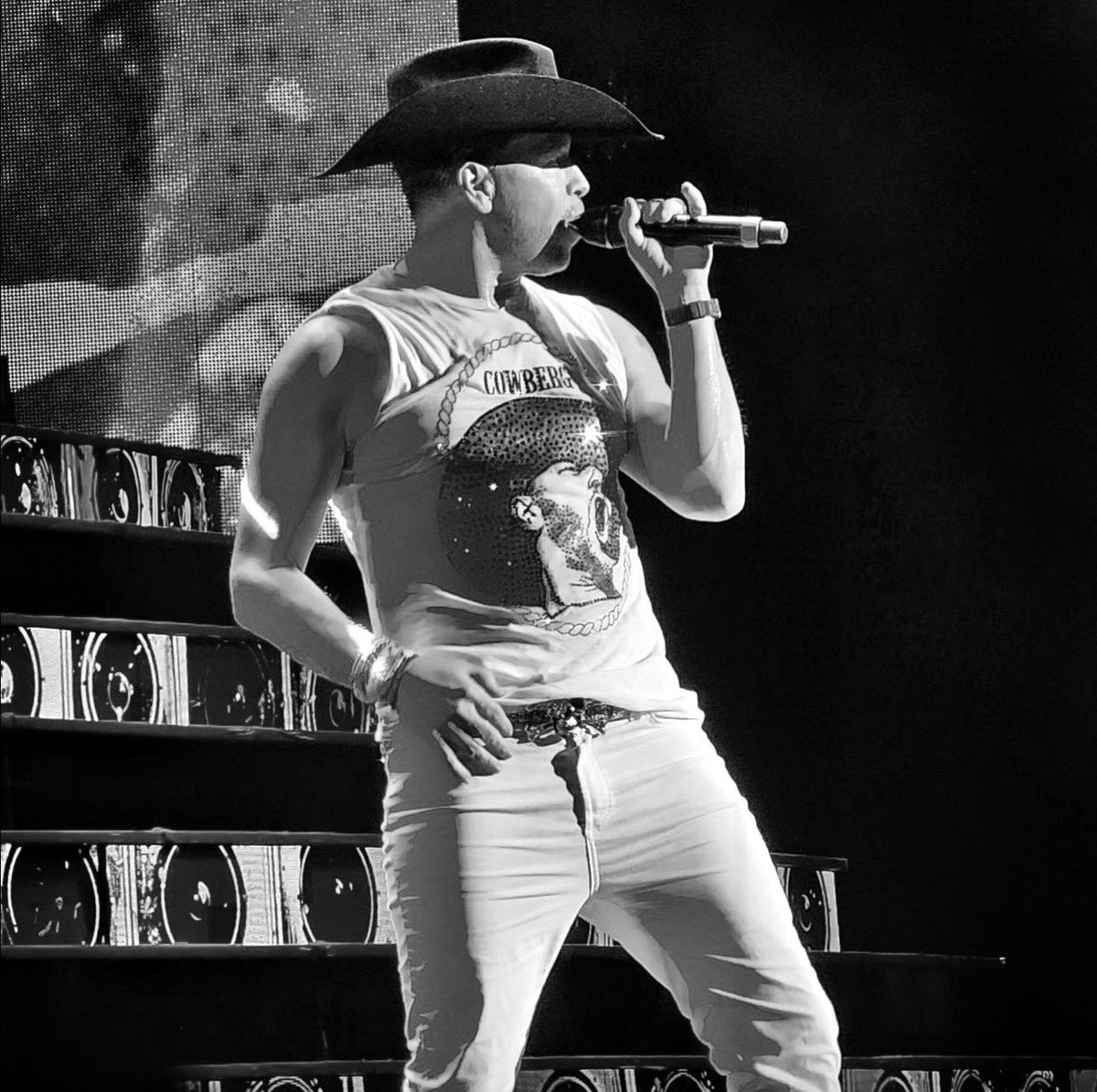 DW_bandw's tweet photo. @nkotbgal21 @JoannaRondo9 @24loves75 @DsLeftButtCheek @SuperJen1117 @catlange74 @birdtracs @megspptc @HanaaBlossom @itsriaxo @islandiva147 @DonnieWahlberg @_beachbabe @TheJenniMurphy @BSBNana @BuckeyeCuti @paolankotb16 @lexipie81 @StephS1025 @stacie9853 @Tardy4daparty @pumpakin1013 @paige_paige2021 @JEEPGRL732 #twug #cowberg https://t.co/ZbBMtLYUBZ