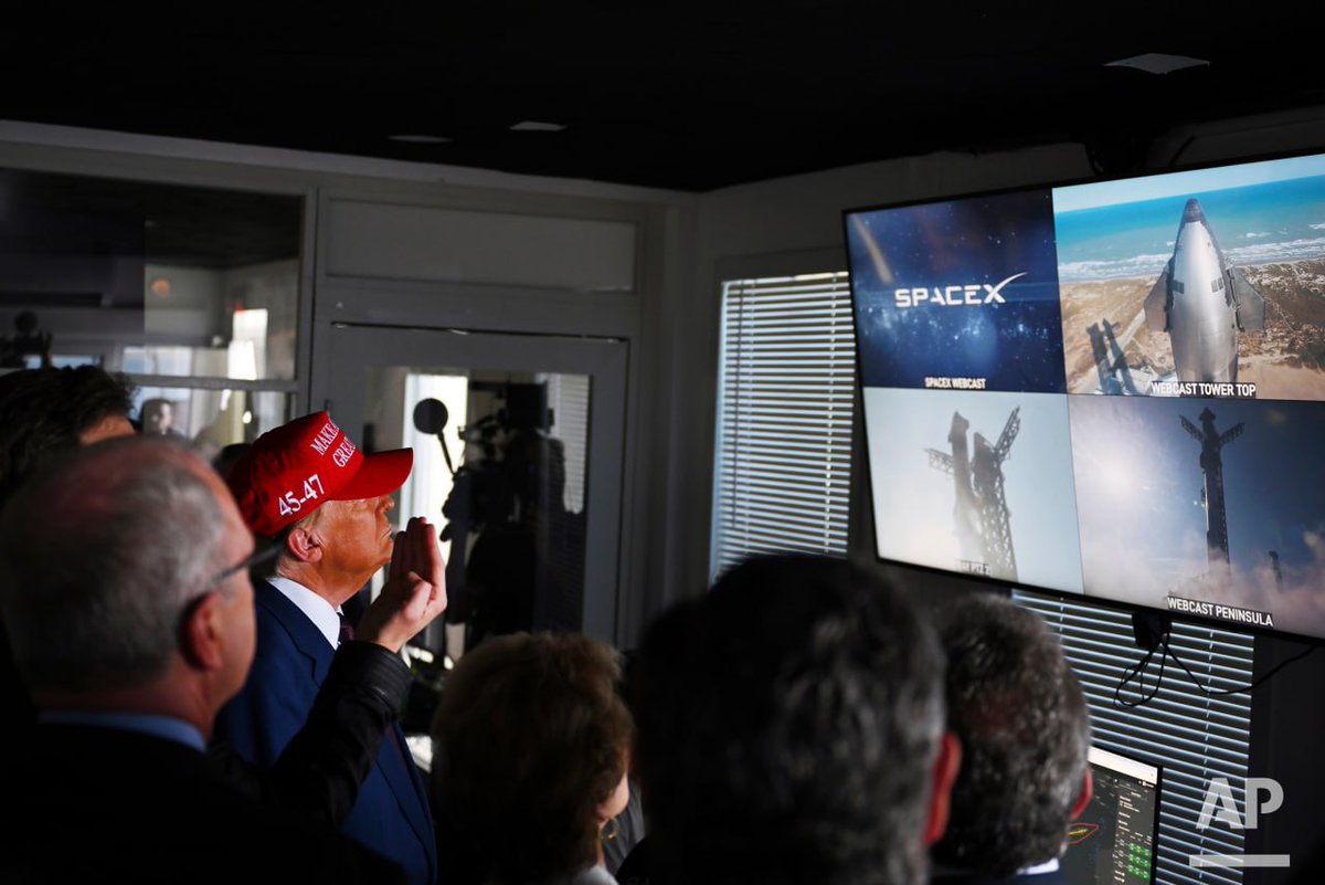 rcbolivia's tweet image. La nave espacial Starship de SpaceX completó con éxito su sexto lanzamiento de prueba. El evento fue retransmitido en la cuenta de X de la compañía.
Además, el presidente electo de EE.UU., Donald Trump, presenció por primera vez junto al empresario Elon Musk el lanzamiento.
