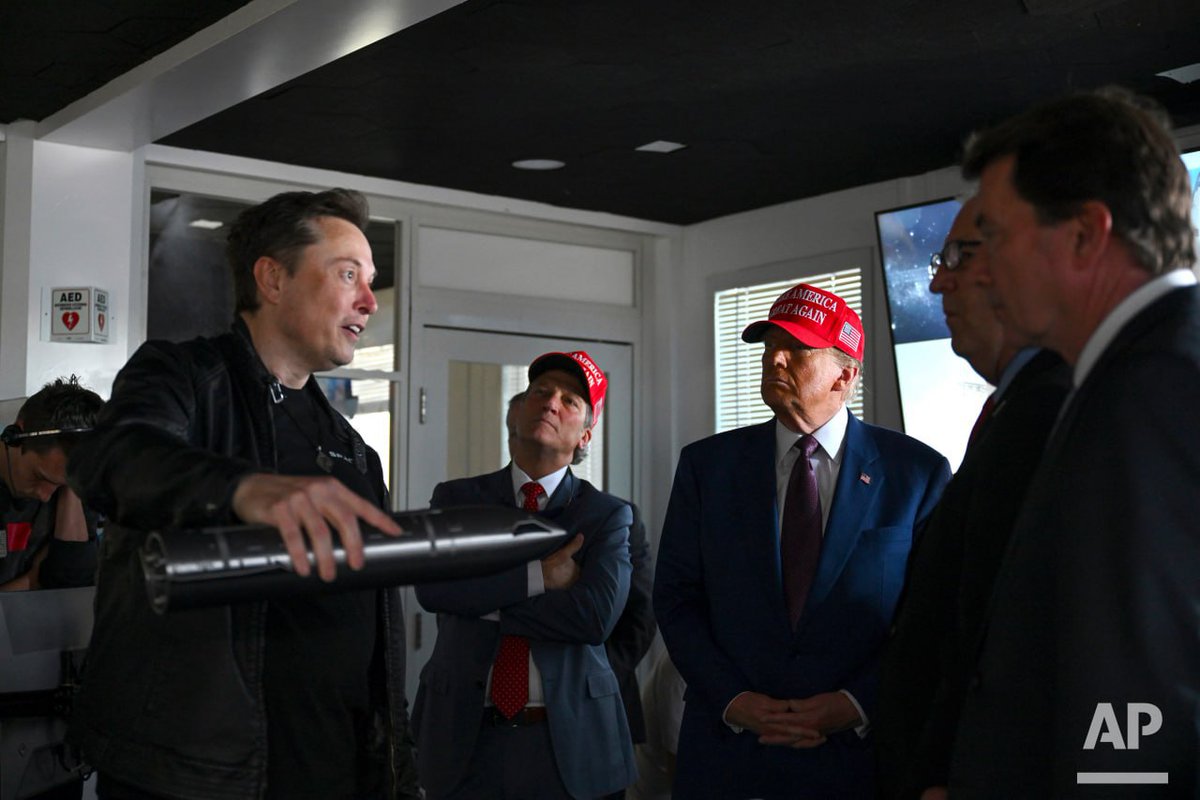 rcbolivia's tweet image. La nave espacial Starship de SpaceX completó con éxito su sexto lanzamiento de prueba. El evento fue retransmitido en la cuenta de X de la compañía.
Además, el presidente electo de EE.UU., Donald Trump, presenció por primera vez junto al empresario Elon Musk el lanzamiento.