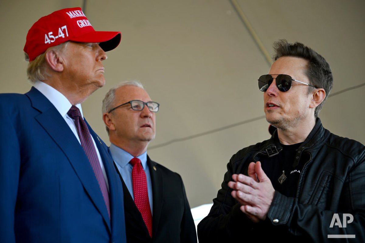 rcbolivia's tweet image. La nave espacial Starship de SpaceX completó con éxito su sexto lanzamiento de prueba. El evento fue retransmitido en la cuenta de X de la compañía.
Además, el presidente electo de EE.UU., Donald Trump, presenció por primera vez junto al empresario Elon Musk el lanzamiento.