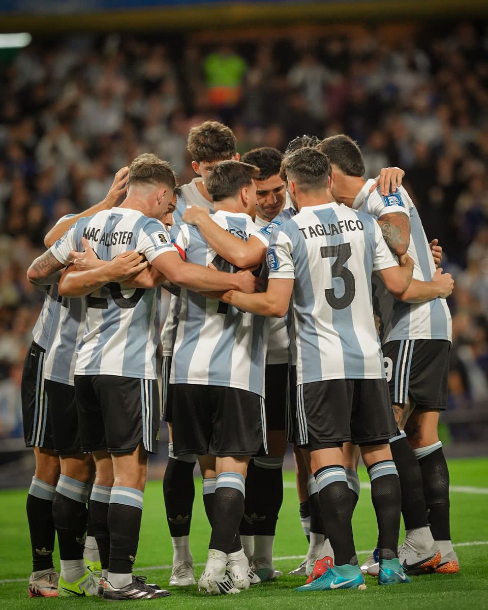 tapiachiqui's tweet photo. Qué lindo despedir el 2024 con un triunfo y el aliento de toda nuestra gente.

Orgulloso de esta Selección y de ser argentino 🇦🇷 https://t.co/ytwHov0RUs