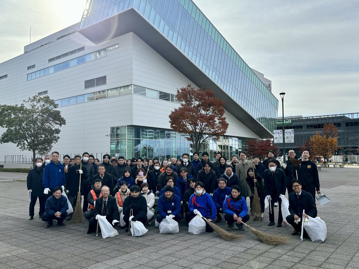89ERS_Official's tweet photo. 今朝は「#あすと長町杜の広場にぎわいづくり協議会」のみなさん、#HEXELWorks のみなさんと #杜の広場公園 の清掃活動を行いました🧹✨
季節柄、秋の落ち葉がたくさん🍂
清掃活動で住み良い街づくりを継続して参ります✨
@khb_5ch @khb_guriri
@XebioArena @nagamachiekimae
#89ERS https://t.co/J1mcT4SZGe