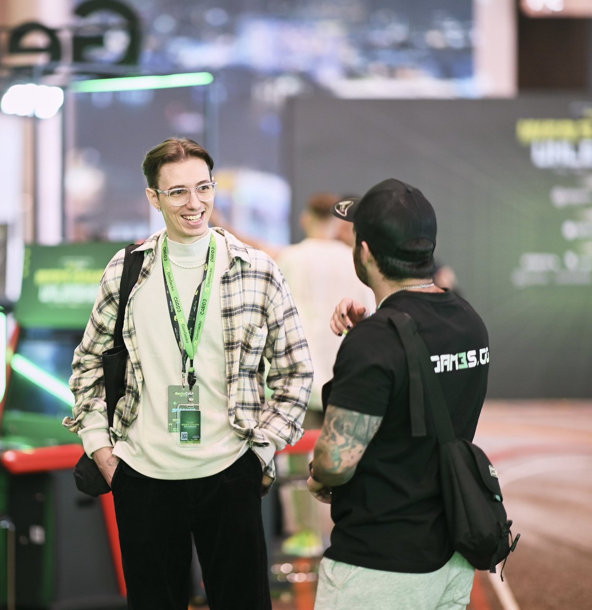 The facial expression you make when you meet another guy from the Uk that’s also now a Thai fluent creator (I was shocked asf) 😂 🇹🇭S/o my boy <a href="/GeorgeInTheMeta/">George 🐢</a> from <a href="/gam3sgg/"></a>  

And thanks <a href="/coingecko/">CoinGecko</a> for the candid  📸🫰