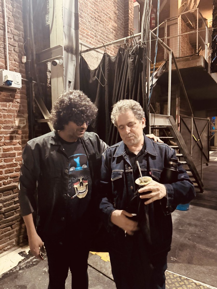 Gracias querido ANDRELO ! <a href="/Galimbe64457296/">Ezra Pound</a> Te Adoro desde siempre , tus canciones , tus letras , tu impronta , tu carrera , gracias por este momento ! Lo espere siempre …. 
Gracias querido hermano <a href="/josedpalazzo/">jose palazzo</a>