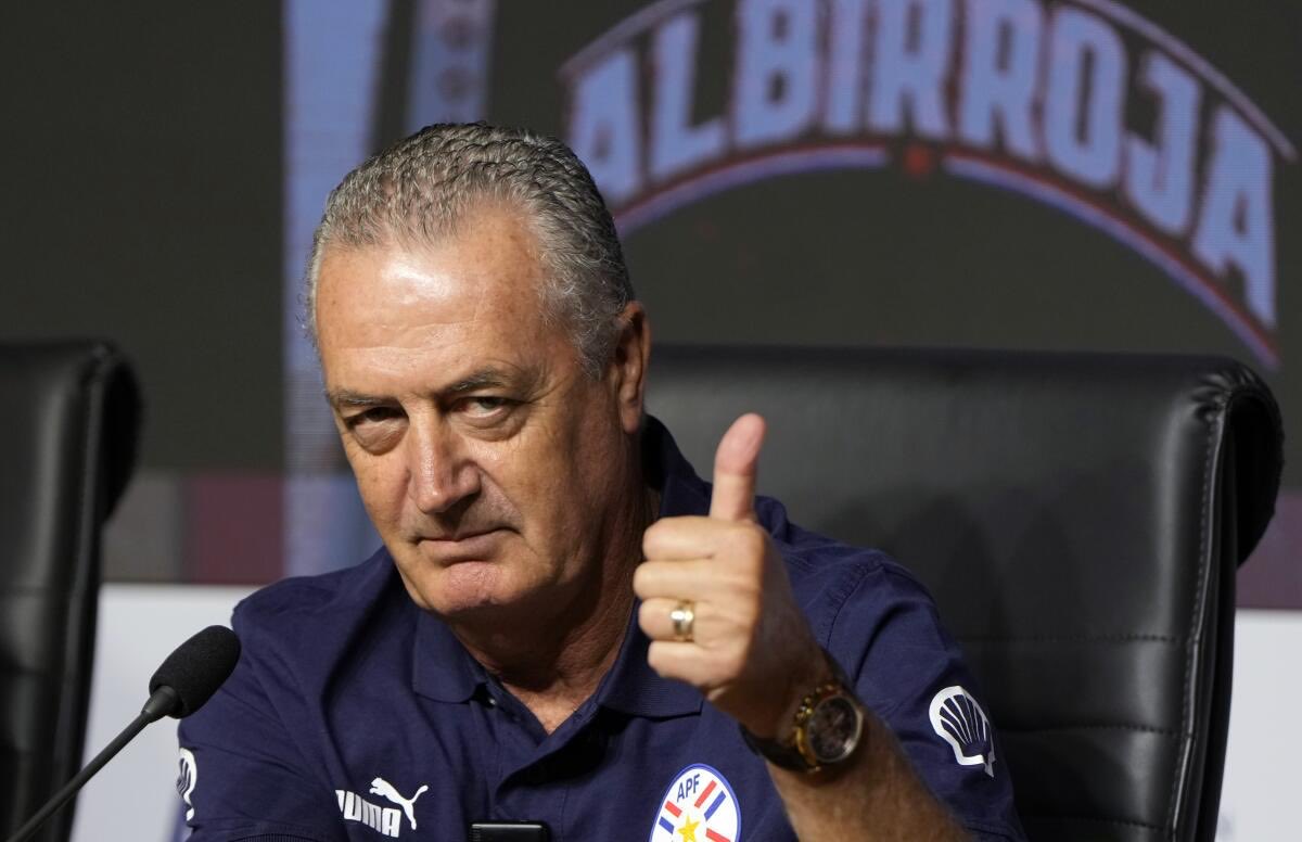 Paraguay no le ganaba a Brasil hacía 16 años en eliminatorias. Paraguay no le ganaba a Argentina hacía 15 años en eliminatorias (de local).

Paraguay no sumaba en Bolivia desde hacía 24 años.

Hasta que llegó el Profe.