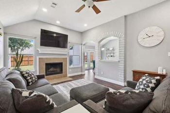 AugusteAuger's tweet photo. Kind a different post but I have a house available for rent in Dallas, TX

Its 3 bed, 2 bath in a nice neighborhood with an HAO that has a cool gym and pool. 

Please ❤️&amp; ♻️if ya wanna help me find a renter! 

If you are interested please shoot me a dm :) https://t.co/UKNyLR8aXy