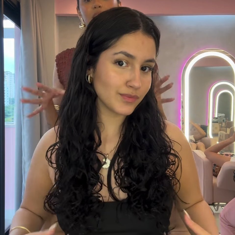 favstxy's tweet photo. me encontro completamente apaixonada pelo cabelo da carol https://t.co/KTxbXTcaBu