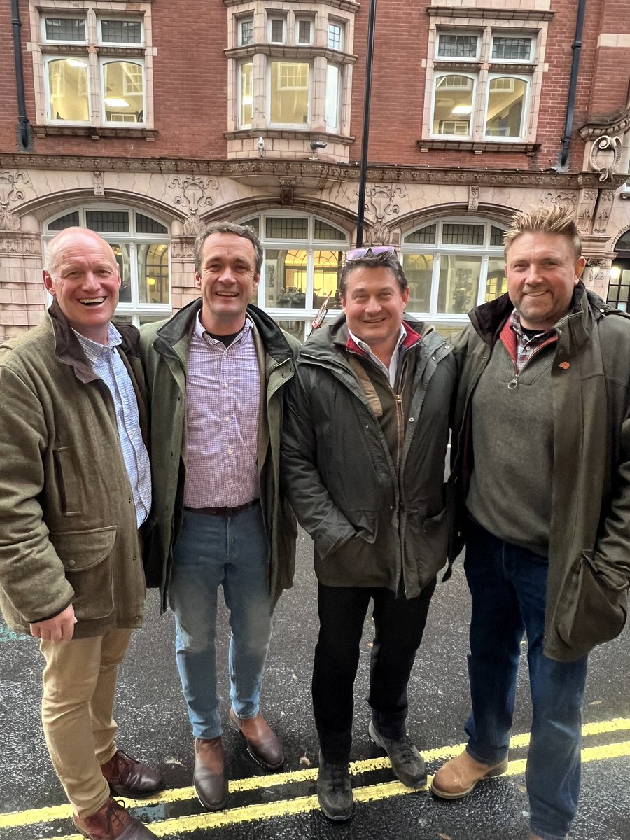 AbiReader's tweet image. A day with purpose in London with UK farmers today 🏴󠁧󠁢󠁷󠁬󠁳󠁿🏴󠁧󠁢󠁥󠁮󠁧󠁿🇮🇪🏴󠁧󠁢󠁳󠁣󠁴󠁿🇬🇧 

Why are the treasury so convinced they are right when today thousands of farmers left the countryside for the city to tell them they were wrong?

#FarmingCommunity
#StopTheFamilyFarmTax