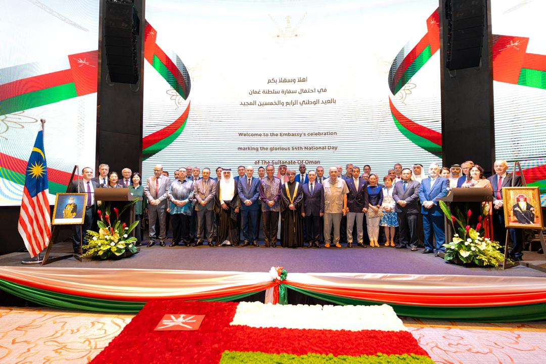 OmanEmbassyKL's tweet photo. أقامت سفارة سلطنة عمان حفل استقبال بمناسبة العيد الوطني الرابع والخمسين بحضور معالي الدكتور ذو الكفل أحمد وزير الصحة https://t.co/h3373FspAZ