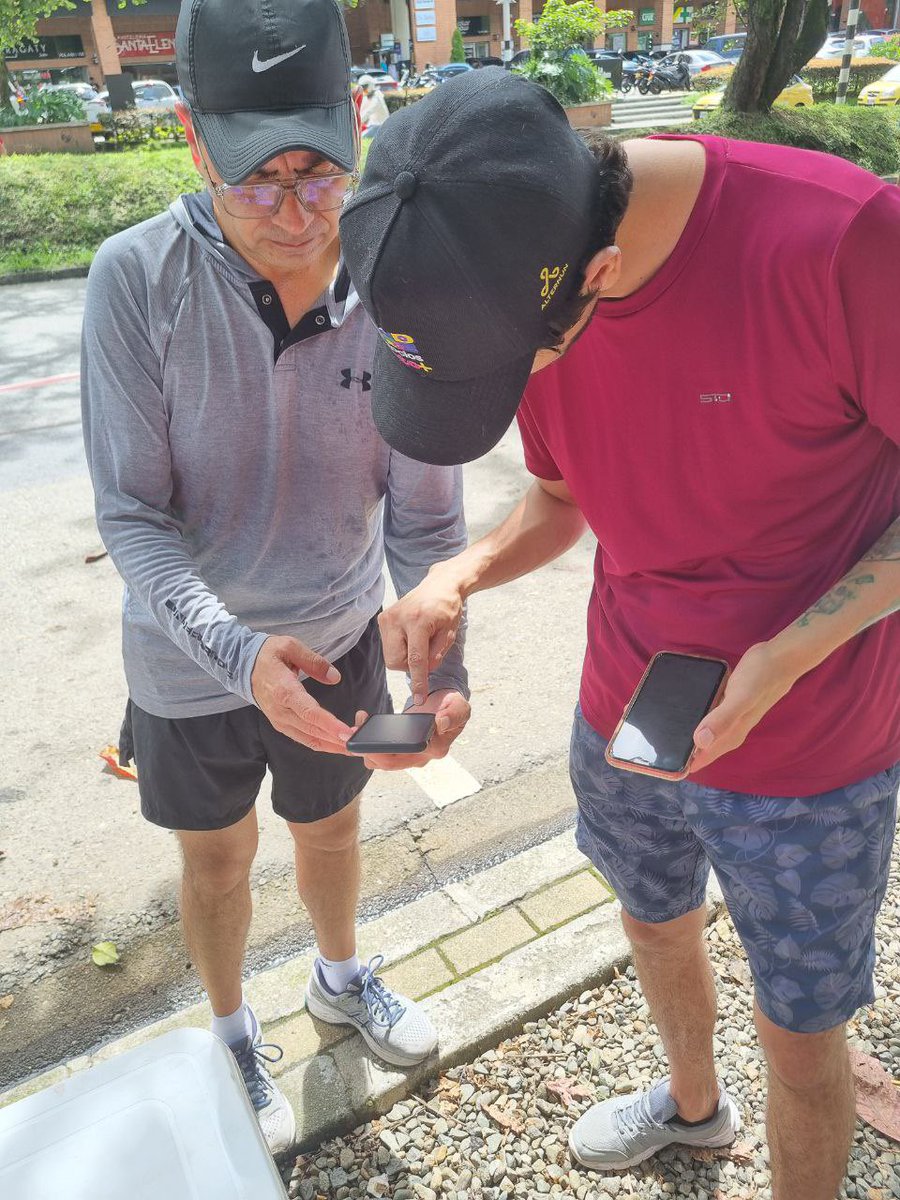 NKYakowitz's tweet photo. Ahora, las personas usan cCOP para comprar bebidas hidratantes en #cicloviaonchain!!! Sin preocuparse por tasas de cambio, pagando en su moneda local. cCOP, la primer stable descentralizada del peso Colombiano. https://t.co/kTVqN3xn1Y