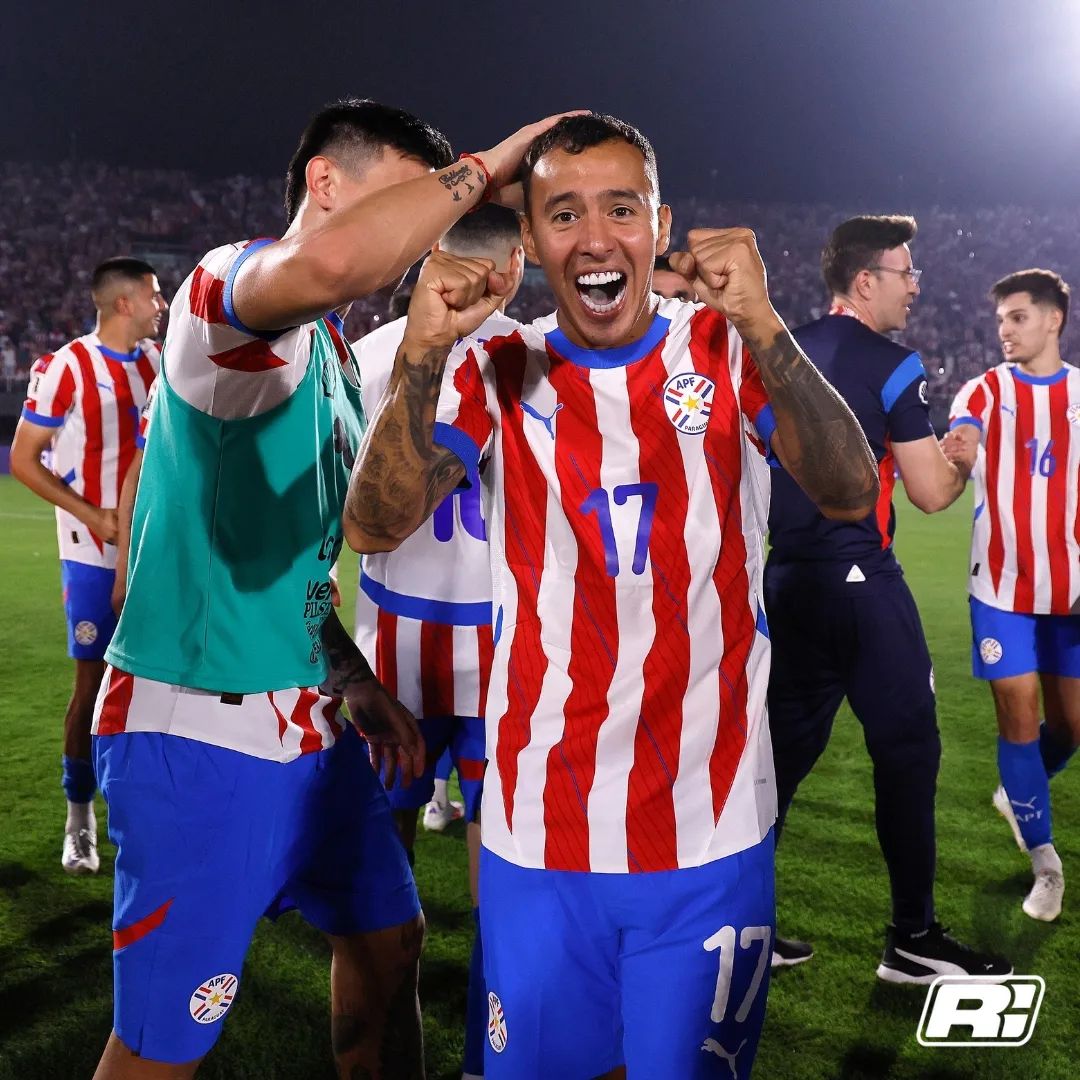 Ramirofutbolpy's tweet photo. 🇵🇾❤ Estas fueron las palabras de Kaku Gamarra a su mamá, en el 2018, sobre Paraguay:

– "Sé que en algún lugar estas feliz y orgullosa por la decisión que tomé (jugar por Paraguay). Te amo y te extraño, viejita". 

➡️ Hoy el compatriota se mando un partidazo en el Alto. https://t.co/whmh9j55xb