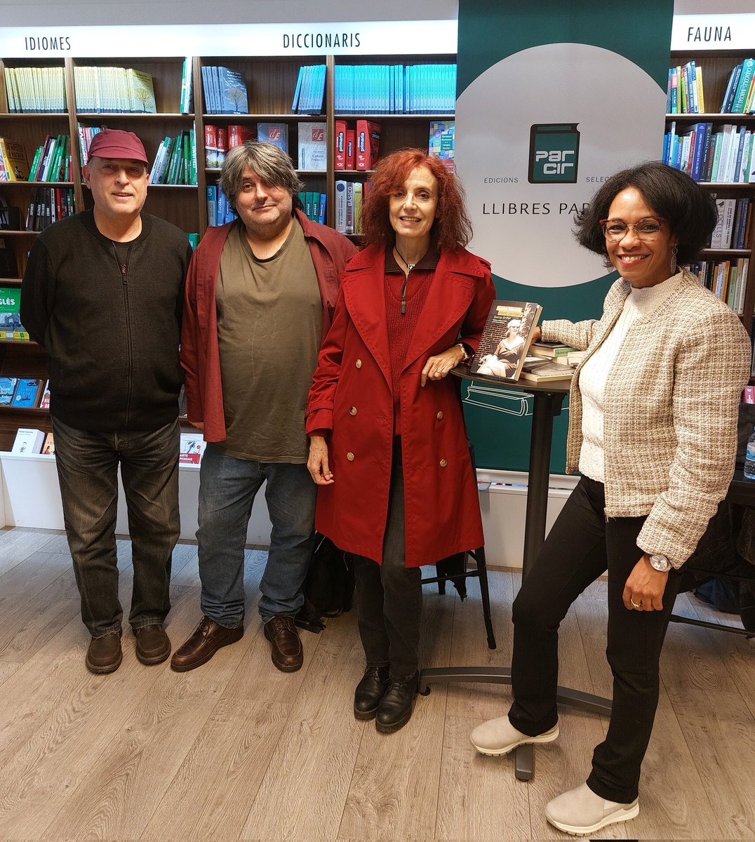 Violeida Sánchez Socarrás (@sanchezvioleida) on Twitter photo Presentació de Anna Murià, viure, escriure de Quirze Guifrell en #parcir amb el Carles Turat de <a href="/lasenseparaules/">Sense Paraules</a> ❤️ Presentació de Anna Murià, viure, escriure de Quirze Guifrell en #parcir amb el Carles Turat de <a href="/lasenseparaules/">Sense Paraules</a> ❤️