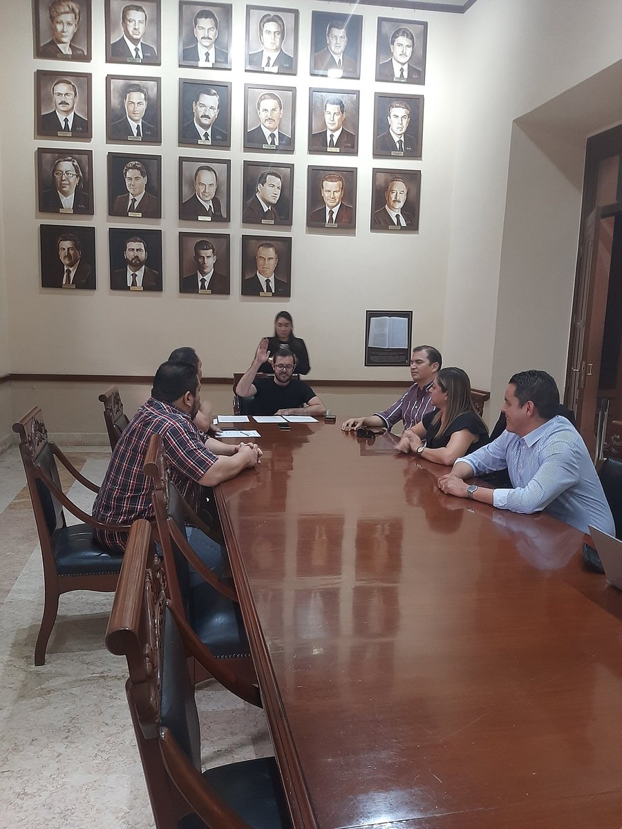 manueldelap's tweet photo. Como lo señalé, no acudieron los panistas a votar en contra de la  #ReformaAlPoderJudicial en la Constitución de #Durango. Solo @jalfredovarela, junto conmigo, votamos en contra. El #PriAnMor es una realidad y avalarán la reforma. ¡Nos vemos en el pleno! https://t.co/iQXMsNuXsy