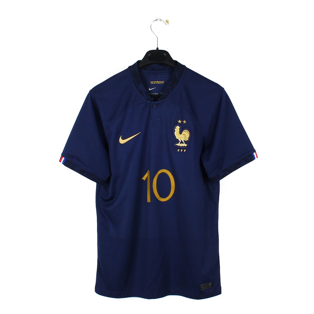 unMAXdeFOOT's tweet photo. Les Footeux, grâce à mon partenaire @VFArea tentez de gagner le maillot des Bleus 2022 avec le flocage de Mbappé !

Pour participer: ♥️+ RT + follow @unMAXdeFOOT et @VFArea https://t.co/oWFb123QuQ