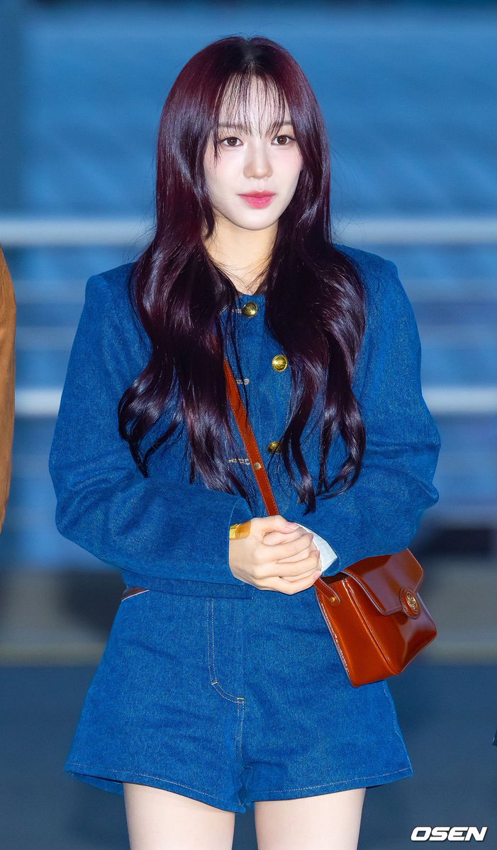 📰[241120] NAVER ARTICLE

‘Izna’s Ryu Sarang Standing Out with Doll-Like Beauty'’

🔗 m.entertain.naver.com/article/109/00…

#RYUSARANG #유사랑 #izna #이즈나