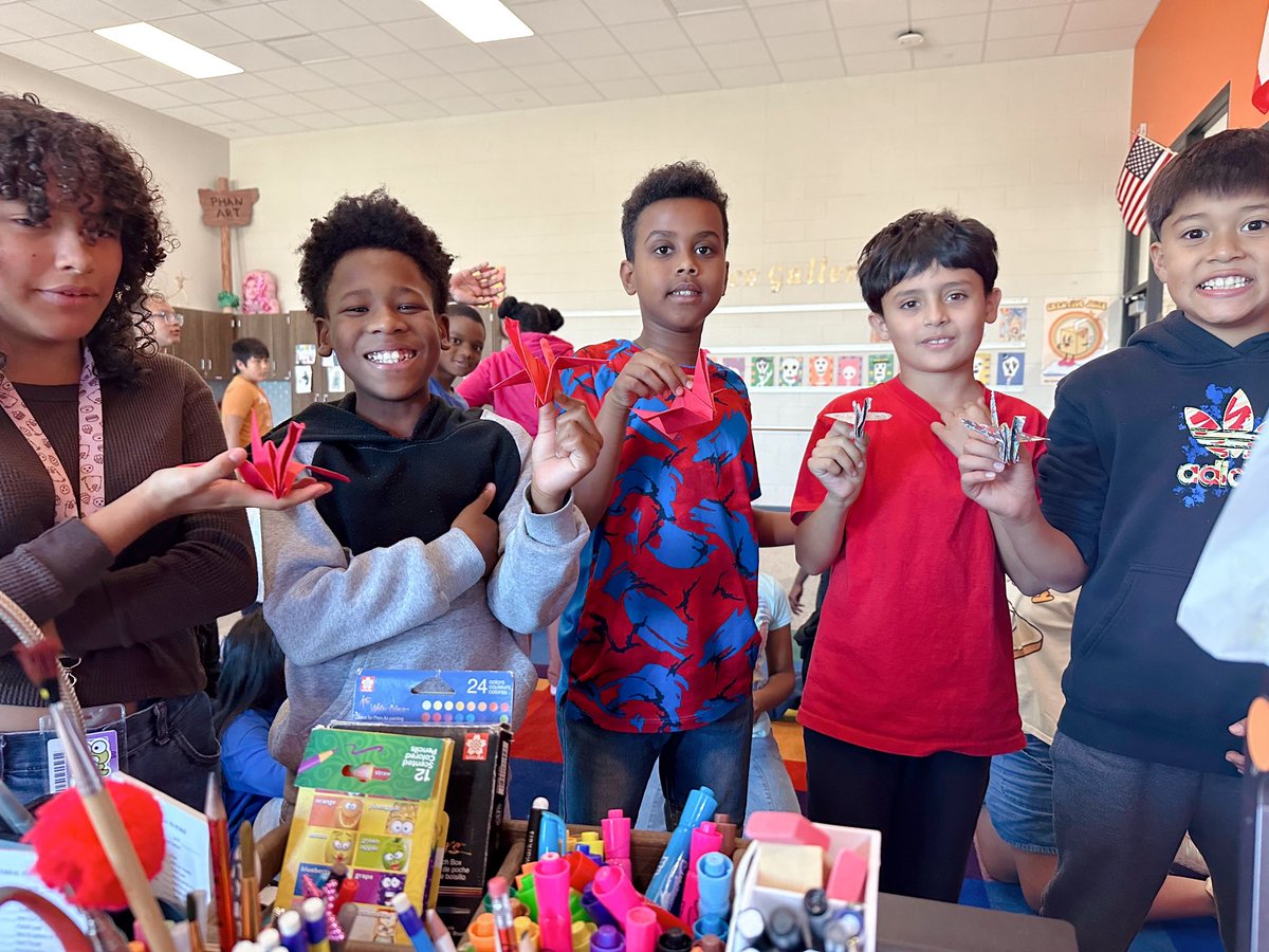 JustinPhanCFISD's tweet image. ART IS HAPPENING HERE at @BrosnahanES !!! 👨🏻‍🎨✨
Whether that be painting and splashing bubbles with kindergarten, or folding ancient origami with fifth grade or making graffiti style art, weaving with yarn in fiber arts with first grade! Art is happening HERE! 🙌#elementaryArt 🎨