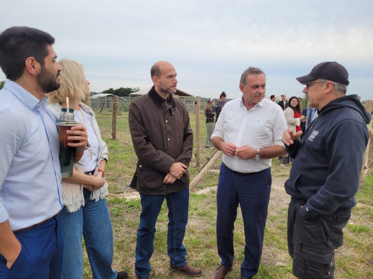 Con @AlvaroDelgadouy, @AndresOjedaok y <a href="/mfmaldonado_/">M.Fernanda Maldonado Ciceri</a> visitamos @ASHComuy, organización clave en el cuidado de animales víctimas de maltrato y abandono, y su modelo de refugio en  octógonos. 

Siempre vale la pena visitarlos para aprender de su modelo y reafirmar la enorme tarea