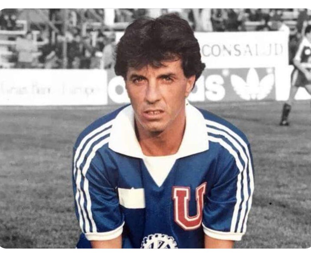 mejorwing's tweet photo. Fotazo q hinchas Chilenos publican recordando mi paso x la gloriosa U ..el más grande de Chile !!! https://t.co/onwot4G55g
