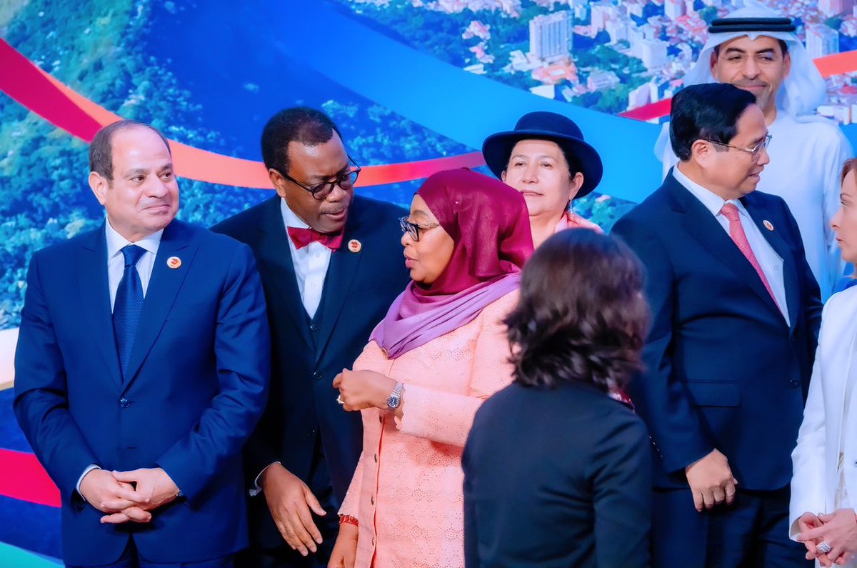 akin_adesina's tweet photo. Historic moment with President ⁦⁦⁦⁦@SuluhuSamia⁩ of Tanzania at the G20 Summit in Brazil. As Africa’s only female President, she called for a $12 billion facility at the African Development Fund for universal clean cooking energy transition for women in Africa! https://t.co/aUK3c9dCfK