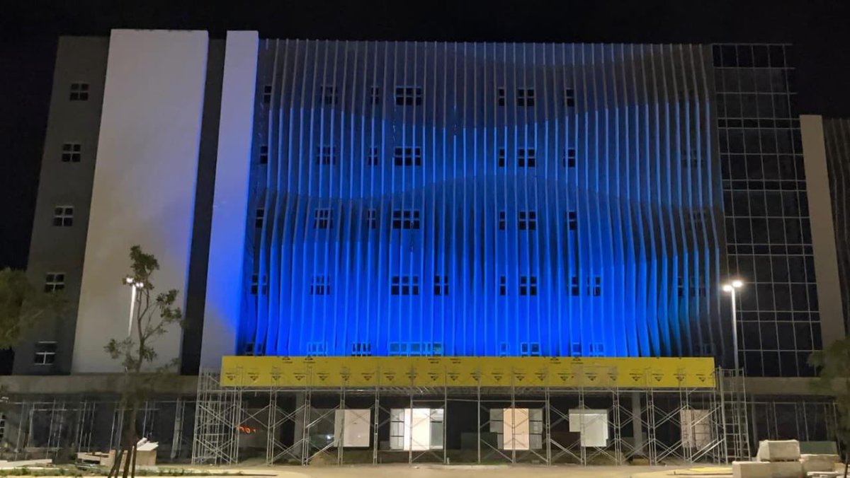 Este #19Nov, HEMA se ilumina de azul por el Día Internacional del Hombre y la Concientización sobre el Cáncer de Próstata. Hombres, su salud es importante. Realicen chequeos regulares y cuiden su bienestar. Juntos contra el cáncer de próstata. 💙 #SaludMasculina #HEMA