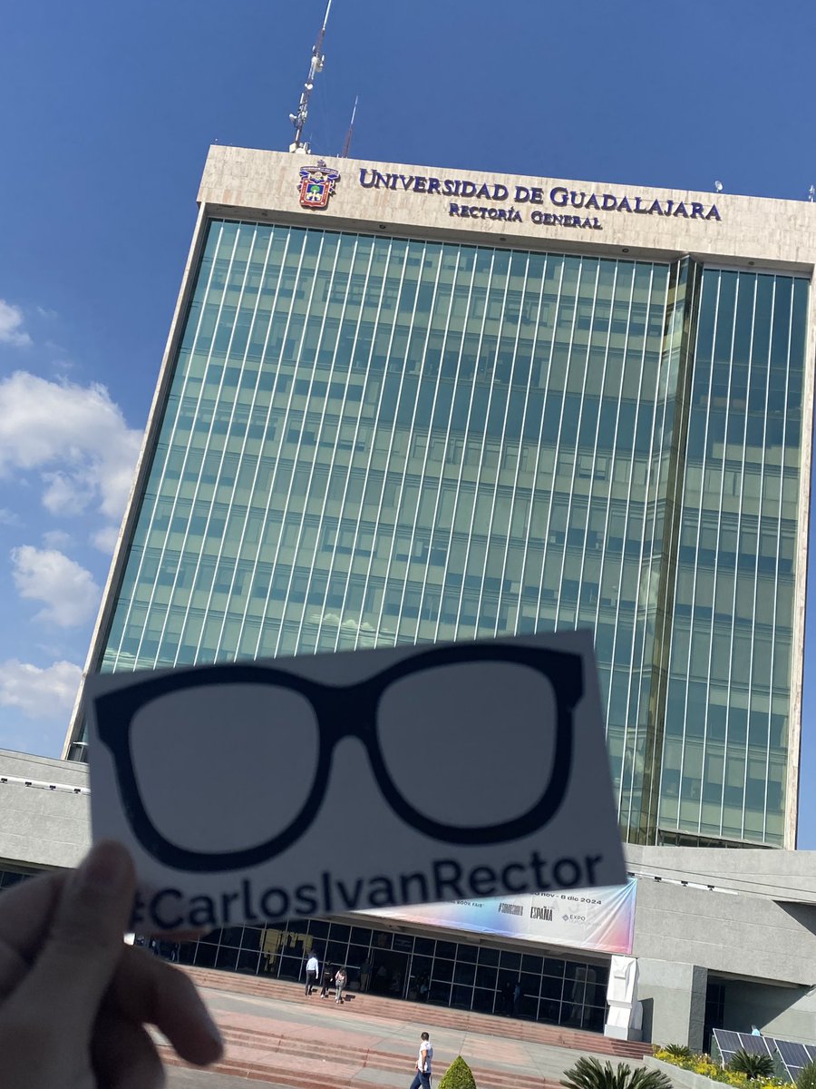 dylanalarcons's tweet photo. Hoy tuve la oportunidad de escuchar el plan de trabajo del Doctor @carlosivanmoren y fue impresionante ver como piensa en absolutamente todas y todos quienes conformamos la UdG.

Su visión es garantía de humanismo e innovación para la universidad del futuro.
#CarlosIvánRector 🫰 https://t.co/phmQBv5yE4