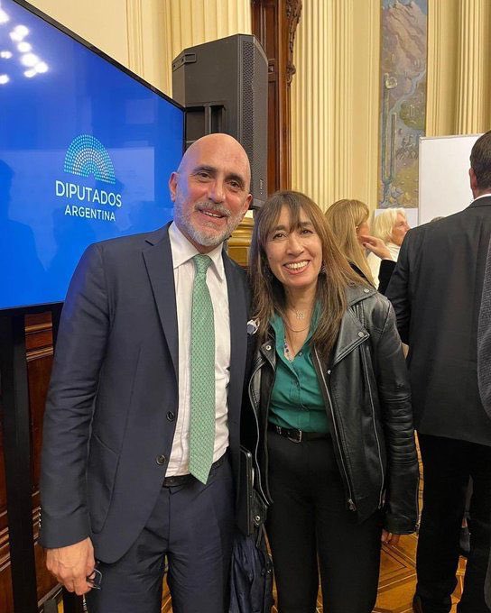 roxanareyessc's tweet photo. FICHA LIMPIA: SI NO PARAMOS LA CORRUPCION LA HISTORIA SE VA A REPETIR 

Después de tantos años de lucha y esfuerzo para conseguir esta ley, mañana finalmente vamos a votar en el recinto de la @DiputadosAR  el proyecto de @FichaLimpia 
Nada va a proteger a los argentinos del mayor de los flagelos que sufre nuestro país si los corruptos con sentencia pueden seguir resolviendo sobre nuestro futuro y manejando nuestros recursos. Es ahora, no les entreguemos el futuros de las próximas generaciones. Quórum mañana!!