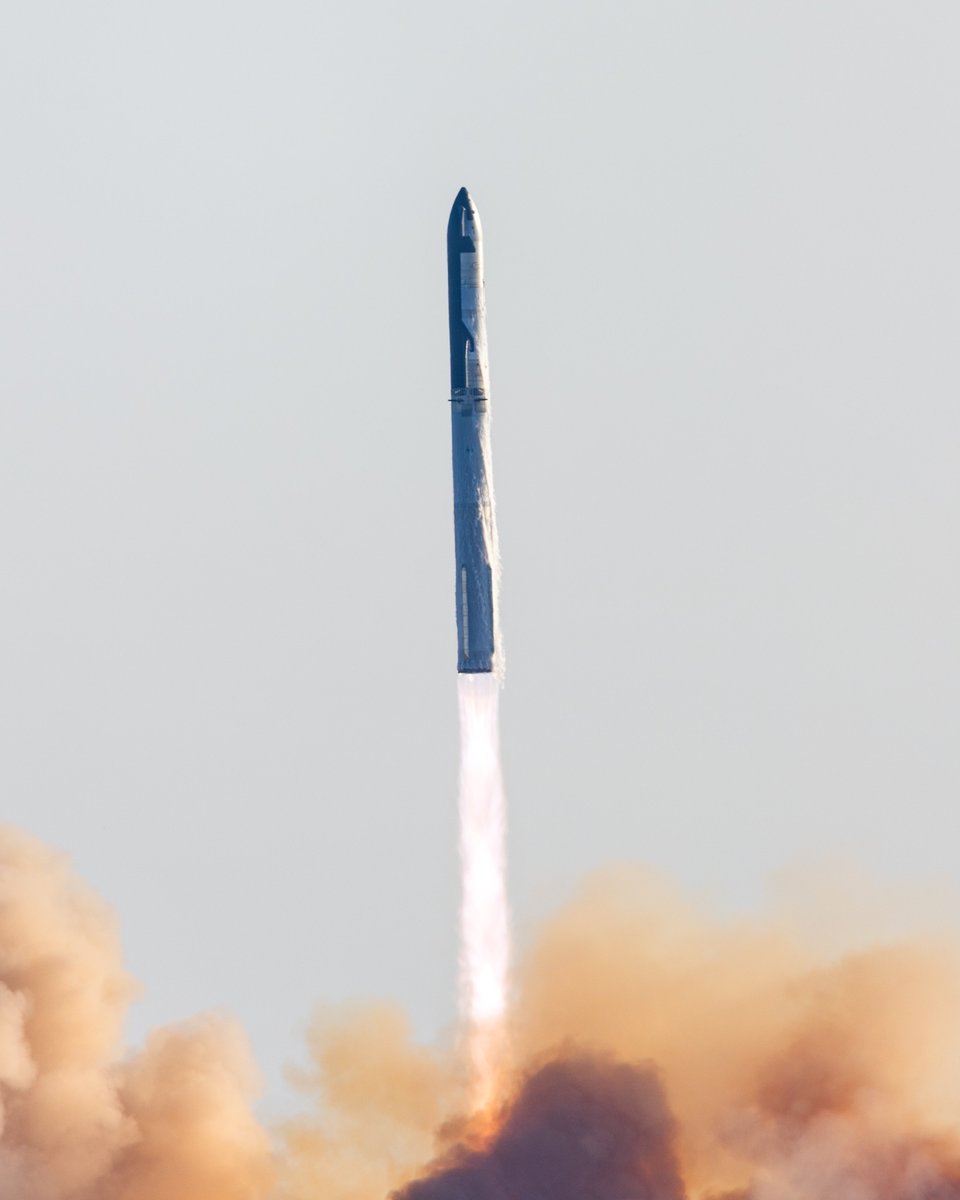 the_space_nut's tweet photo. The launch of Starship’s sixth flight test. https://t.co/R4enoKFvOk