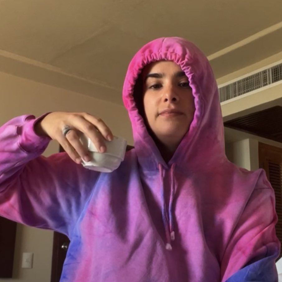 thearkvi's tweet photo. El día que gala y karime hagan una batalla en tiktok me convertiré en todo lo que he criticado: una persona que regala dinero a lo pendejo en tiktok https://t.co/HRq0niax7C