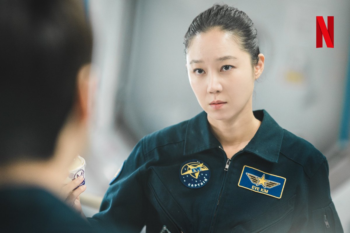 netflixkcontent's tweet photo. Our squeals of excitement just broke the sound barrier:

OB-GYN-turned-space-tourist #LeeMinho meets space mission commander #KongHyojin in sci-fi rom-com #WhentheStarsGossip.

This star-studded series with #OhJungse, #HanJieun, #KimJuhun, #EL, #LeeChohee, and #HeoNamjun is coming January 4, 2025. Only on #Netflix.