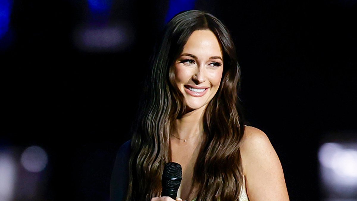 'Still Pretty Bitter': Watch Kacey Musgraves Hilariously React To Childhood Photo | KASE 100.7 kase1007.iheart.com/content/2024-1…