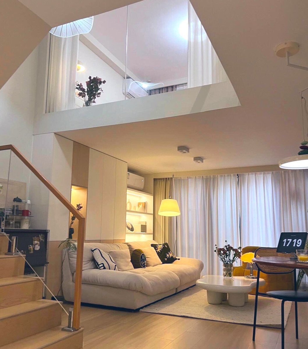 KTSchaulong's tweet image. Thích nhất kiểu nhà gác lửng! 🏡
Vừa tiết kiệm không gian, vừa có góc riêng tư thoải mái. Ai mê kiểu này giống em không? 😍

#HomeDesign #LoftStyle #CozyLiving