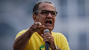 Eu gostaria muito de ter a oportunidade de olhar cara a cara o pastor Silas Malafaia e perguntá-lo se os responsáveis por autorizar, planejar e executar o envenenamento e fuzilamento de autoridades estão de acordo com a fé cristã.