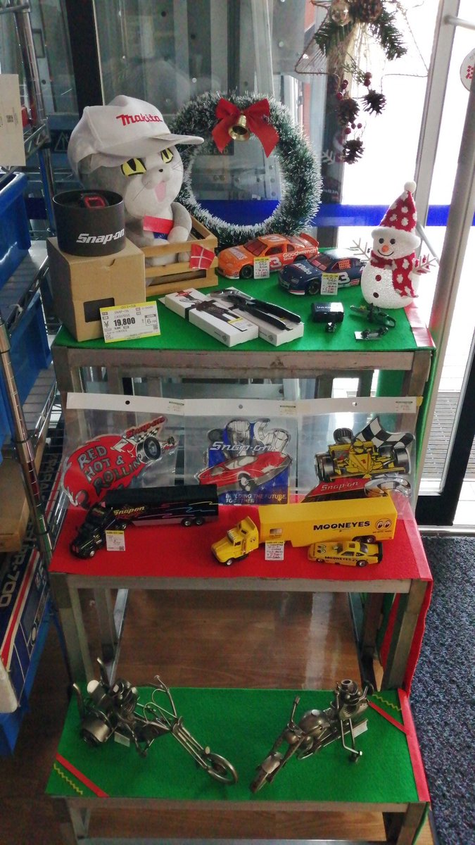 hard_tooloumi's tweet photo. #HARDOFF　#工具館
一足早いクリスマスの雰囲気を工具館に♪ https://t.co/b66Mxhtsj6