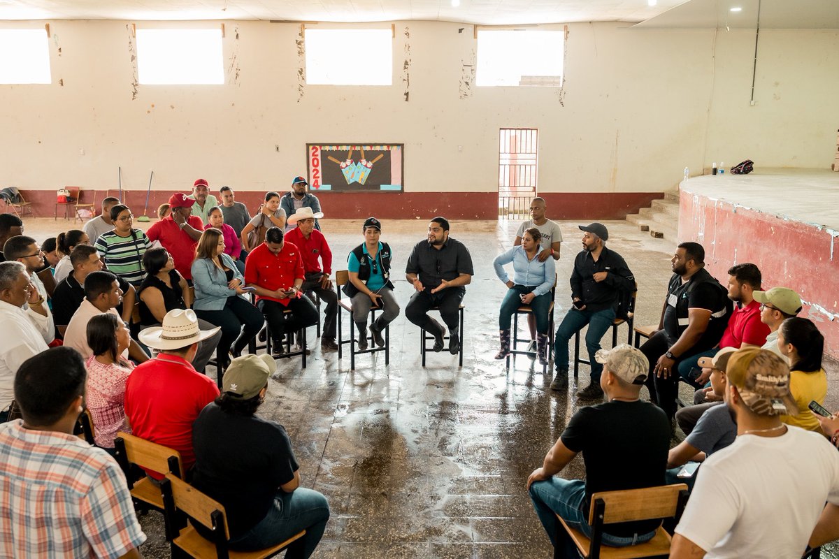 jcardonaerazo's tweet photo. @ProasolHN @BomberosHn @OlgaLydiaD @Sedesolhn En Olanchito, ya instalamos una segunda bodega para Yoro, son 5 mil familias afectadas en Jocón, Arenal y el centro sur del departamento. No hay paso a muchas comunidades pero ya hay maquinaria de gobierno en todo este sector. https://t.co/QMXQQ8jFvP
