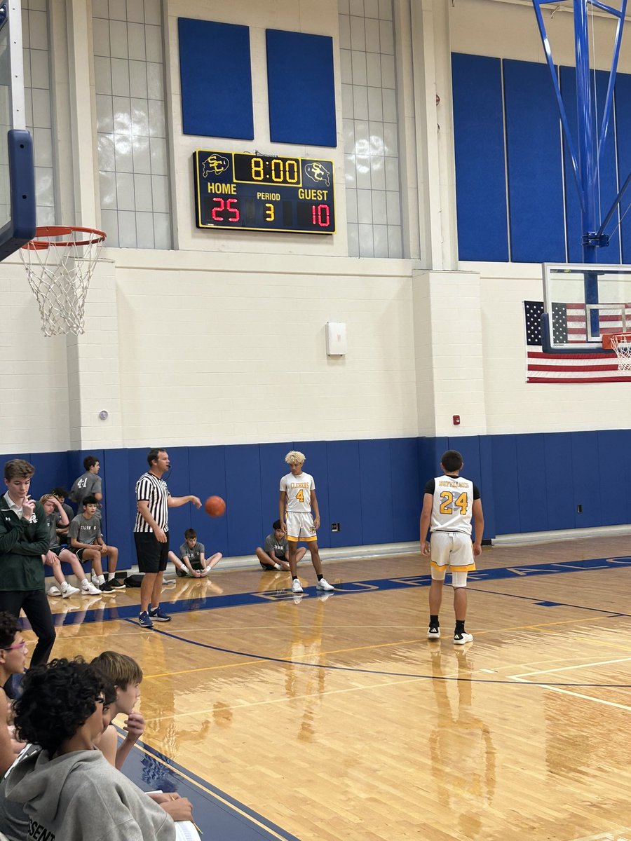 scclbuffs's tweet photo. When freshman officials didn’t show, Head Coach Alan Hill steps up and steps in so the teams can play! #buffFamily @scbuffalostrong @SCUCISD @Coach_Lehnhoff https://t.co/VELK5TBWUn