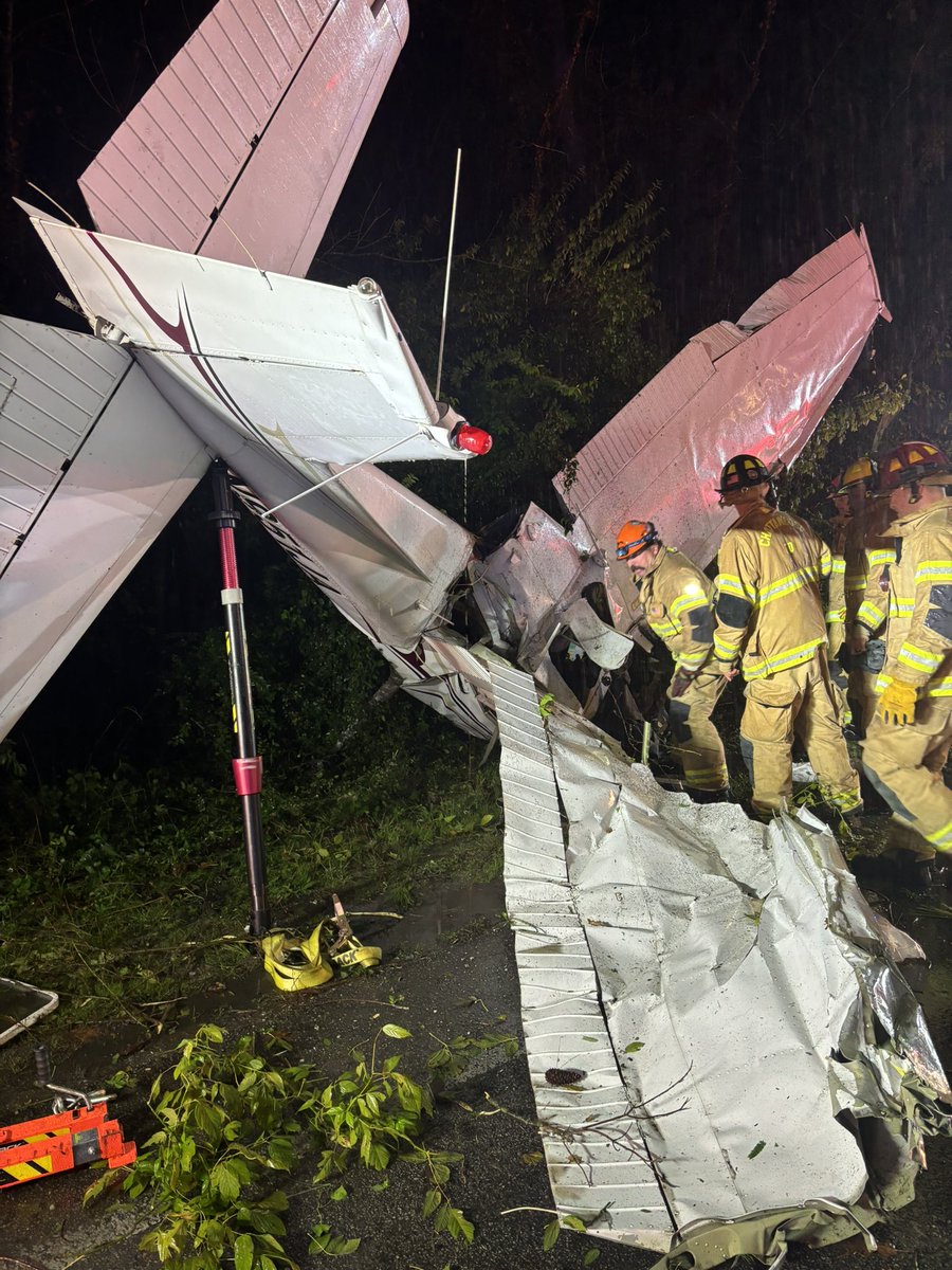 ChattFireDept's tweet photo. Two people are very lucky to be alive after this single-engine plane crash on busy Shallowford Rd in Chattanooga during the evening rush hour Tuesday. Reportedly, the engine went out &amp; the plane went down about a 1/2 mile from the nearby airport runway. https://t.co/LbgVlxc15I
