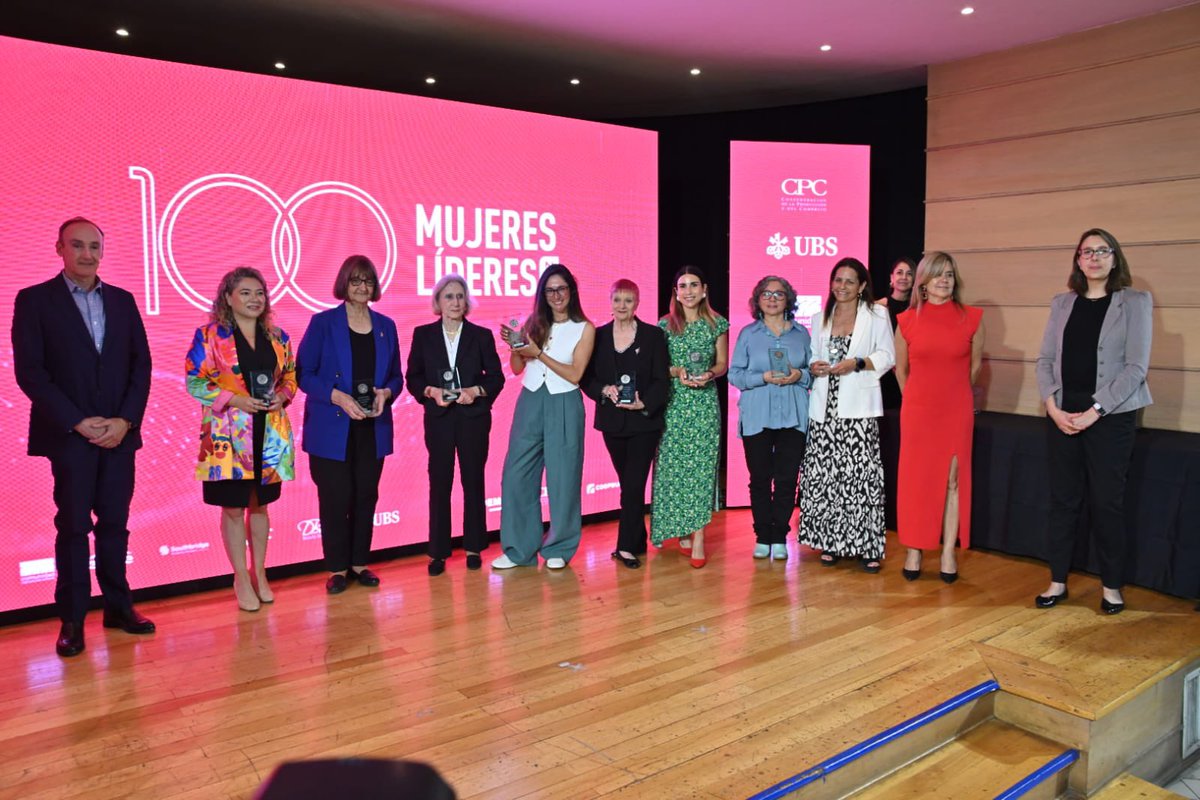 udeconcepcion's tweet photo. #ComunidadUdeC: La Vicerrectora #UdeC, Dra. Paulina Rincón, y la académica de @Cs_Biolog_UdeC, Dra. Apolinaria García, recibieron el Premio 100 Mujeres Líderes 2024, que entregó @elmercurioec y @MEmpresarias, ceremonia que se realizó en Diario El Mercurio.
#100ML2024
#100ML https://t.co/iPQKZTNIG4