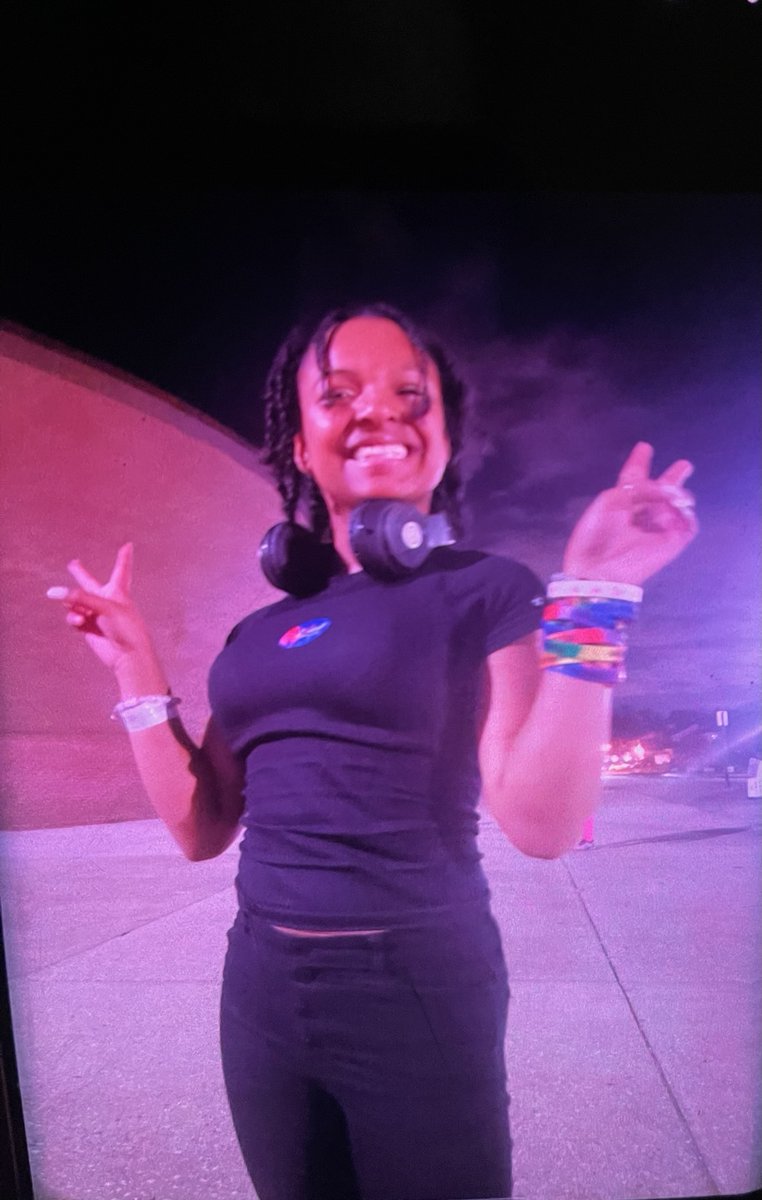 BaltCoPolice's tweet image. #CriticalMissing 14-year-old Ana Joy Hevner Delloyd (5’3” 131lbs). Last seen in the Randallstown area wearing a long gray sweater, black t shirt and pants. Anyone with information is asked to call 911 or 410-887-1340. #HelpLocate #BCoPD