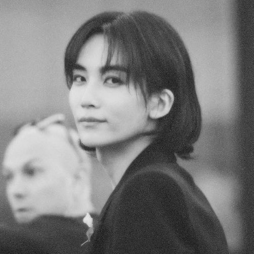 nowoozi's tweet photo. #JEONGCHEOL au!| My prince 

O príncipe Jeonghan nunca contestou o que lhe era imposto. Quando feito um acordo para que ele se casasse, concordou prontamente, mas não esperava os obstáculos que viriam, como por exemplo se apaixonar pelo capitão da guarda real de sua futura rainha https://t.co/X64PvA7gAm
