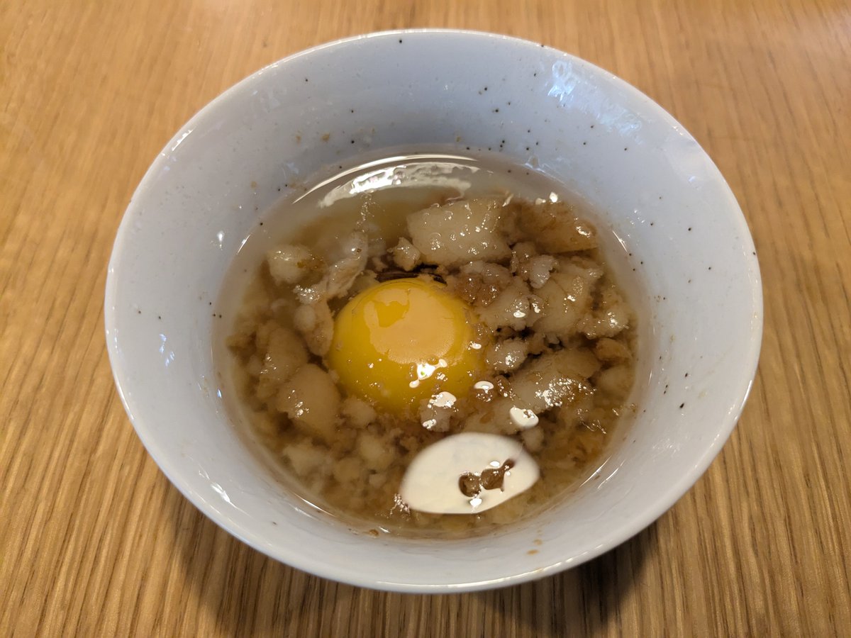 kaito080jc's tweet image. 麺道くろとん
G麺（ヤサイ抜き）
つけ脂タレ

ヤサイ抜きだと二郎系には見えない😂
つけ脂タレ最高✨
今日から周年祭のカード配布してるようです☺️

#沖縄ラーメン
#くろとん
#二郎系