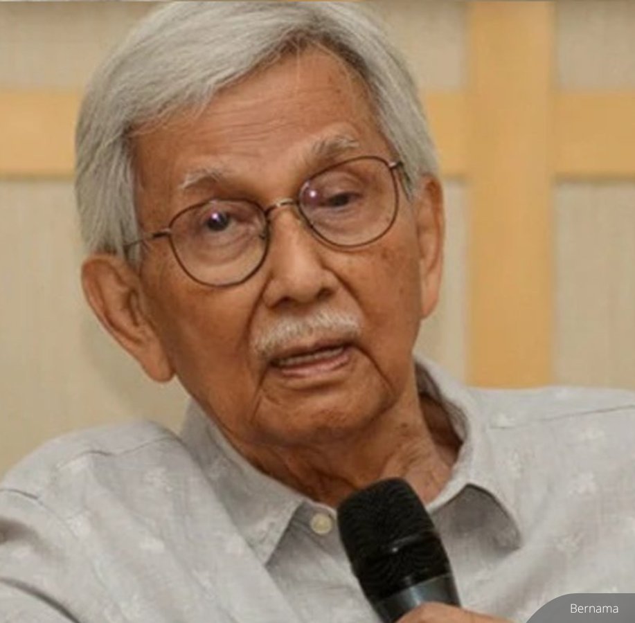 NewsBFM's tweet photo. JUST IN: The late Daim Zainuddin was acquitted of all charges related to his failure to declare assets to the MACC.

Deputy public prosecutor Wan Shaharuddin told the Sessions Court that the prosecution was withdrawing the charge following Daim’s death last week.

🧵1

📷:Bernama https://t.co/YrH2qp9T1q