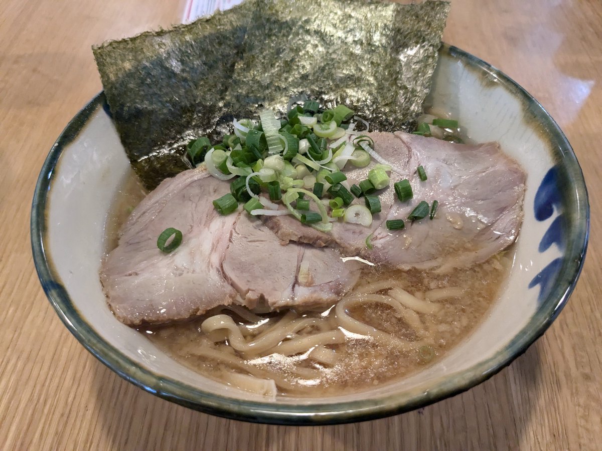 kaito080jc's tweet image. 麺道くろとん
G麺（ヤサイ抜き）
つけ脂タレ

ヤサイ抜きだと二郎系には見えない😂
つけ脂タレ最高✨
今日から周年祭のカード配布してるようです☺️

#沖縄ラーメン
#くろとん
#二郎系