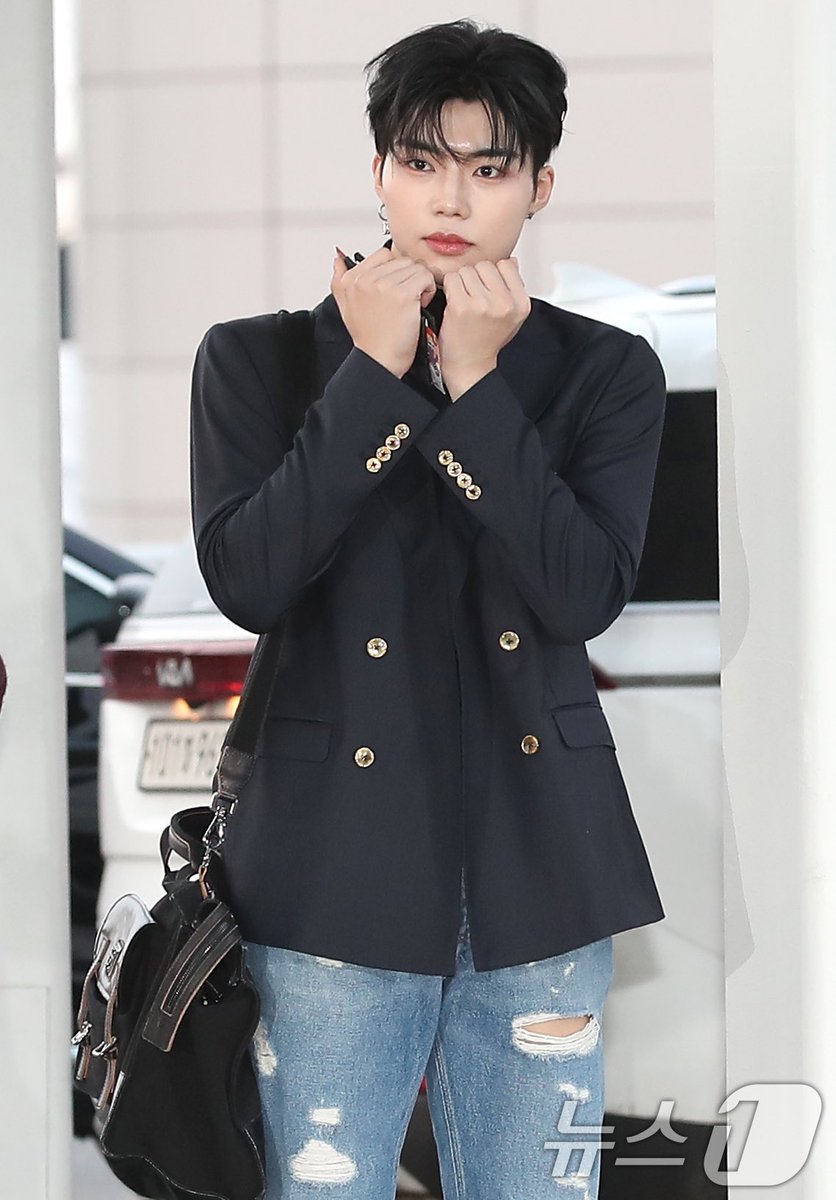 다녀오게 ~ 

#제로베이스원 #ZEROBASEONE #ZB1 #박건욱 #PARKGUNWOOK #건욱 #パクゴヌク #朴乾旭