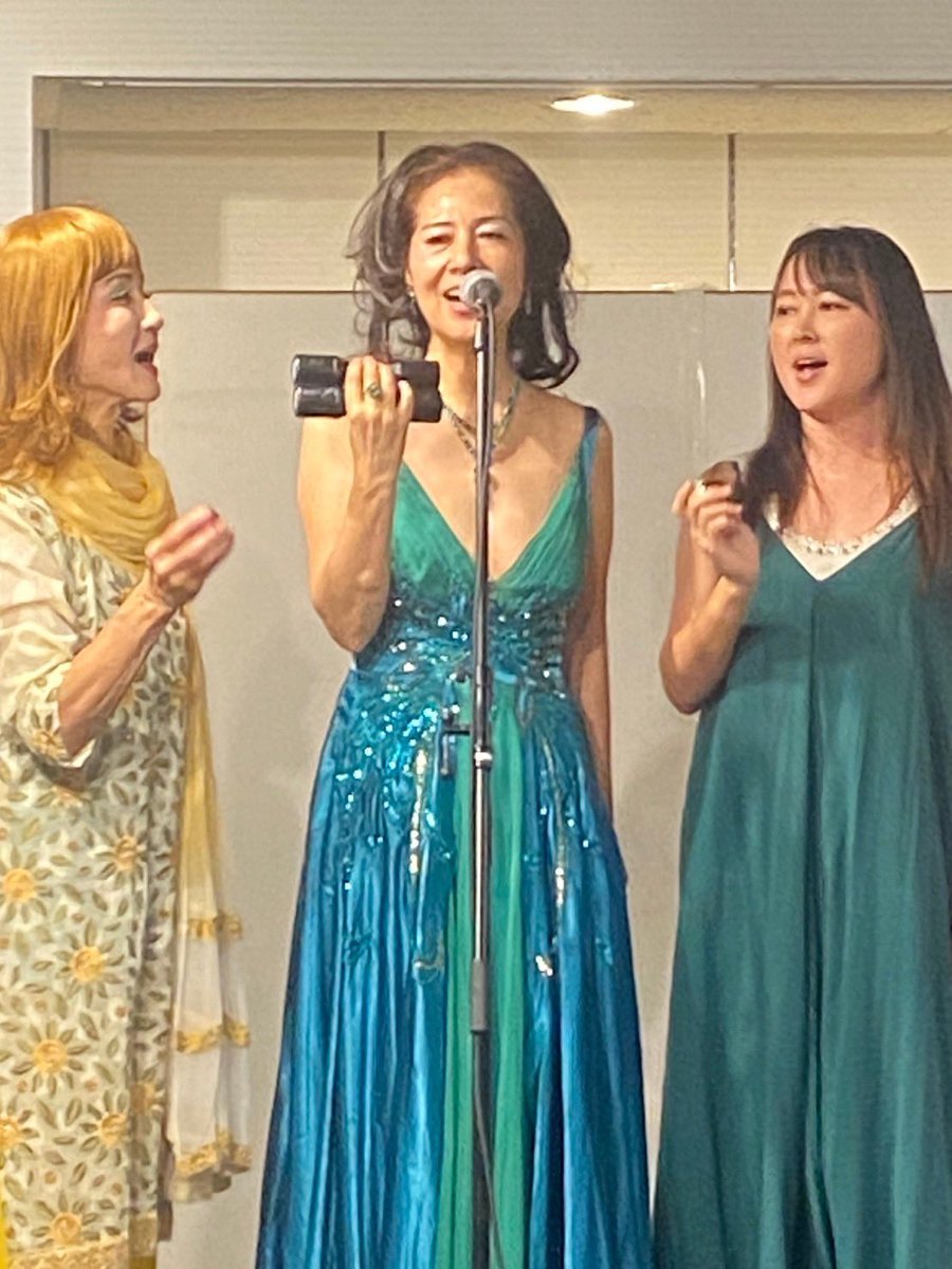 LadyEVA2023's tweet photo. 17日は『多文化おもてなしフェスタ』ブラジル🇧🇷の文化という事で『ボサノバ＆サンバ』を3曲お届けして参りました❣️控室で里香ちゃんとばったり！思い掛け無い共演。嬉しいびっくりでした💕＃ボサノバ ＃サンバ ＃フェスタ https://t.co/FgJqHOcyzA