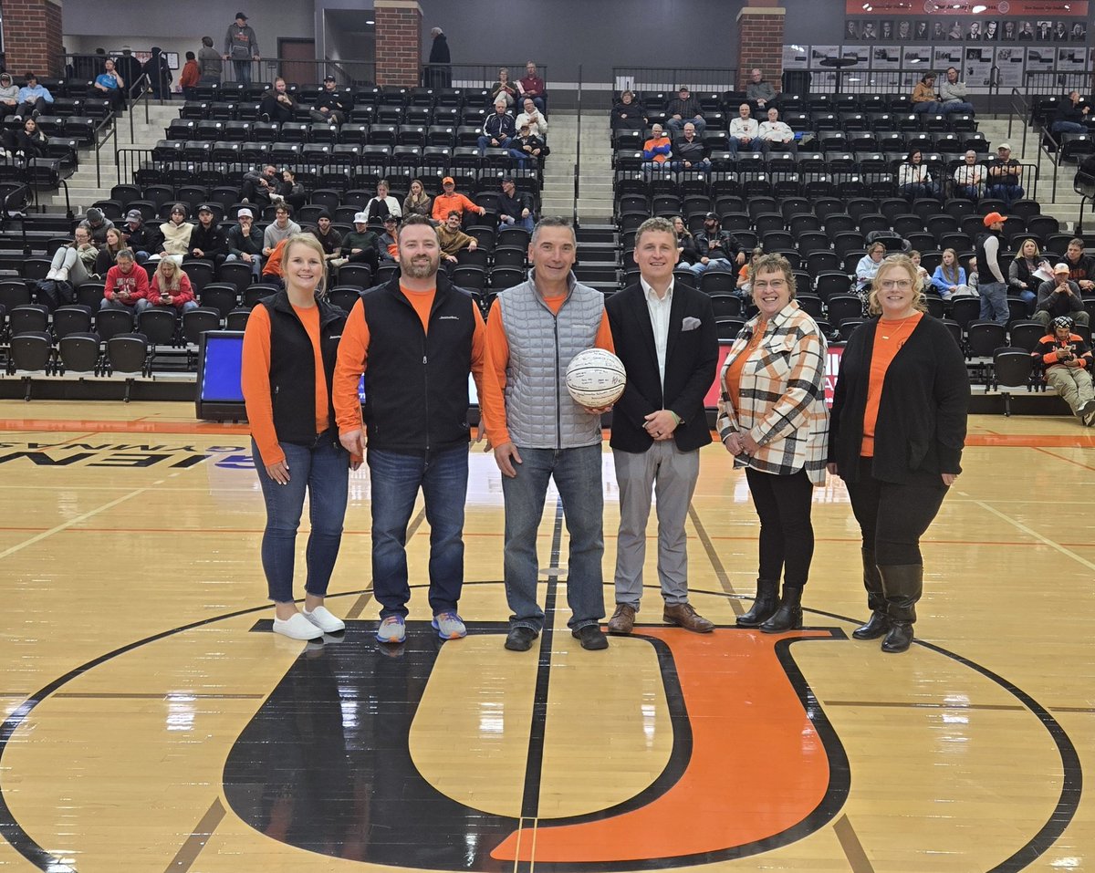 UJBoosterClub's tweet photo. Another season of @jimmie_wbb means another round of thanks to our friends at @dacotahbank for their support!!!!  

#GoJimmies #JimmiePride ##JimmieBoosterClub #UJ #UofJ #JimmieBasketball #UniversityOfJamestown #OrangeAndBlack #DacotahBank https://t.co/VfwM9XvmSt