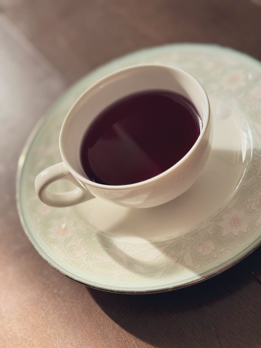 紫のティー🫖飲んでから代謝100億になっちゃった https://t.co/11w1MJM5Qb