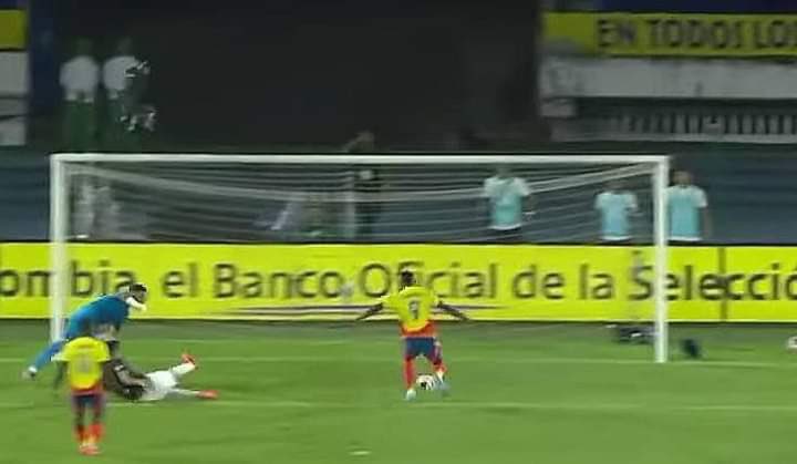 Después de esto Jhon Cordoba no puede volver a ponerse la camiseta de la Selección Colombia.