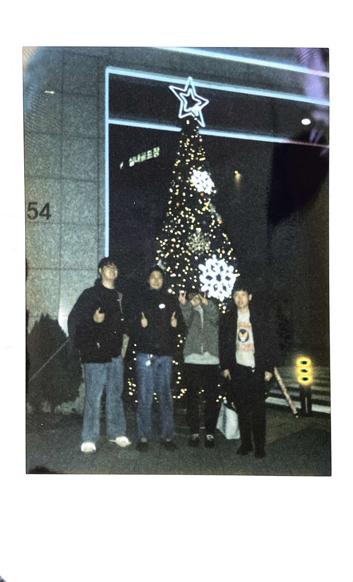 이번주 토요일에 있을 저희 2집 서울 쇼케이스의 티켓이 아직 남아있습니다. 많은 기대 해주세요🥹

예매👉 m.ticket.melon.com/public/index.h…