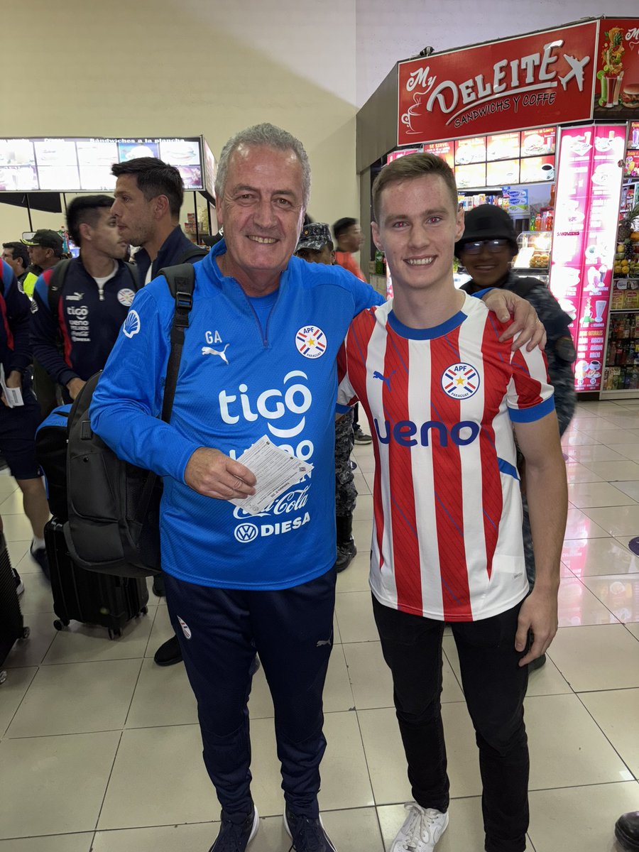 El cazador de las utopías imposibles junto a un pibe en búsqueda de una utopía imposible 🥹 Gracias por todo profe!!